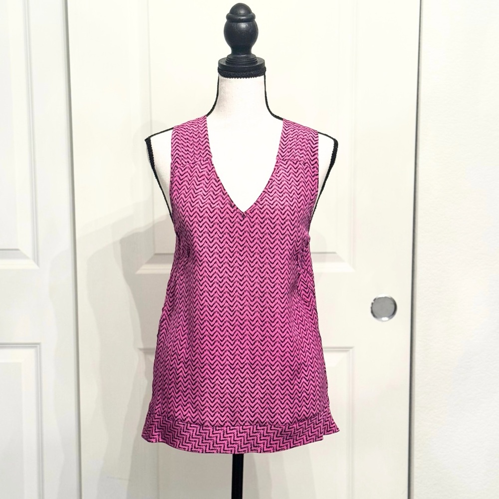 Silence + Noise Hot Pink Silk V-Neck Racerback Tank Top Blouse, Size XS